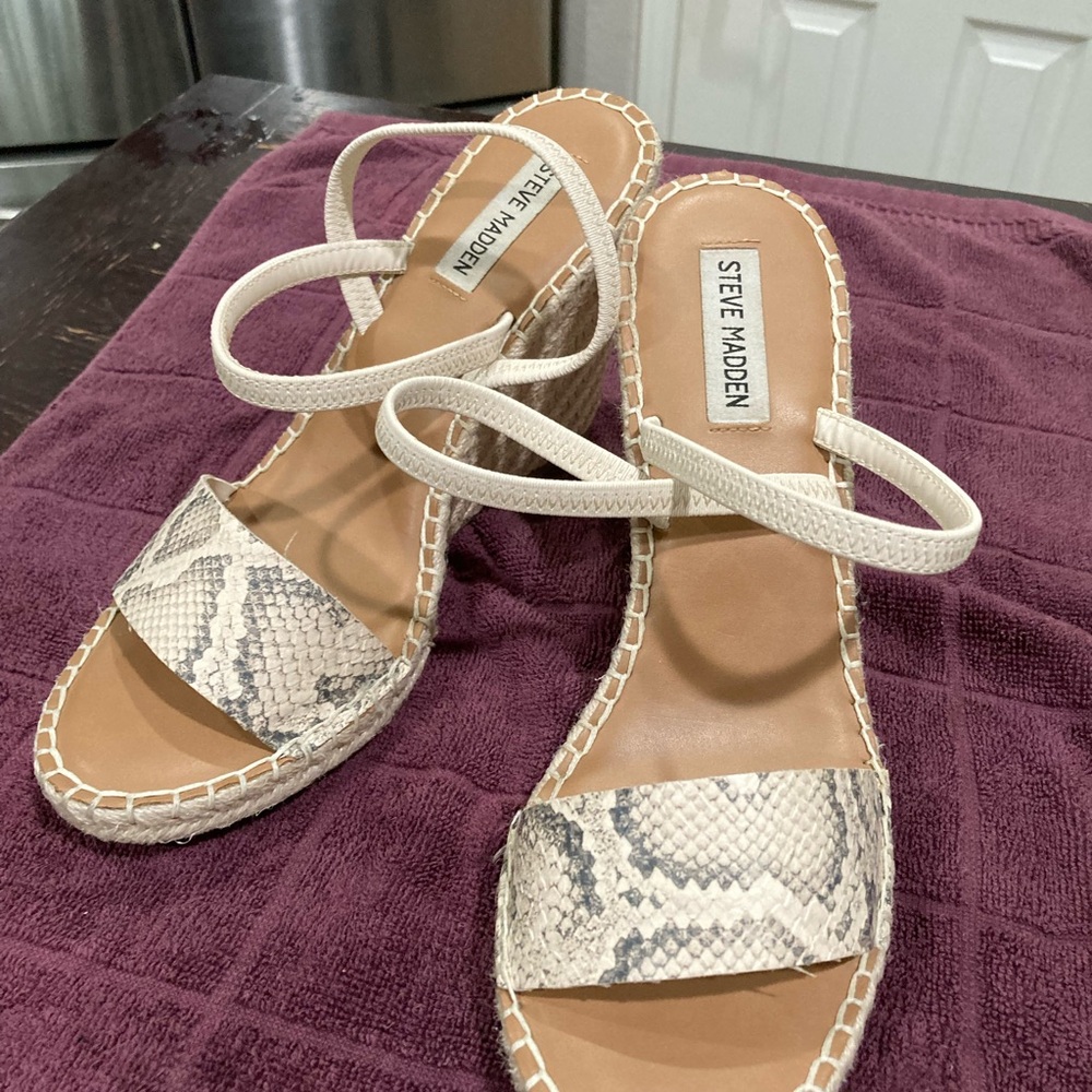 Steve Madden Cream and Tan Espadrilles with Elegant Design